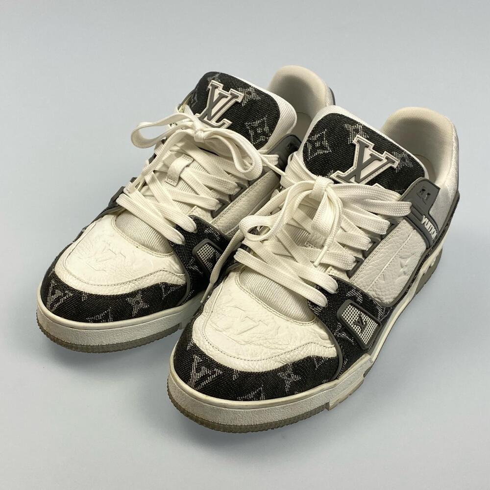 LOUIS VUITTON LV Trainer Sneakers Gray